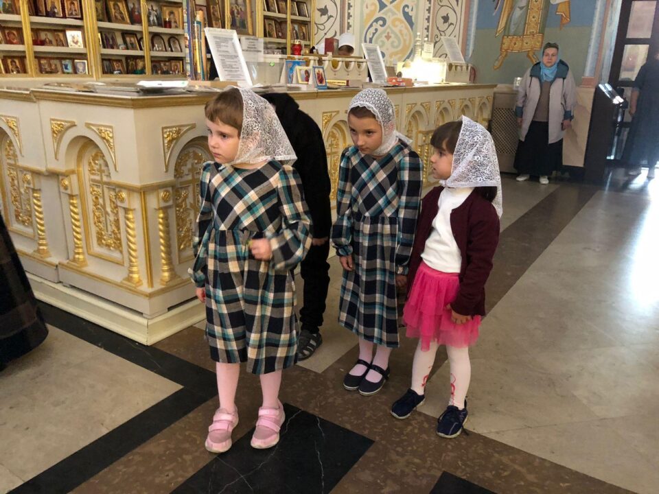 Приобретение одежды для воспитанников Социального центра «Надежда» при Троицком храме г. Коломна — фото 2