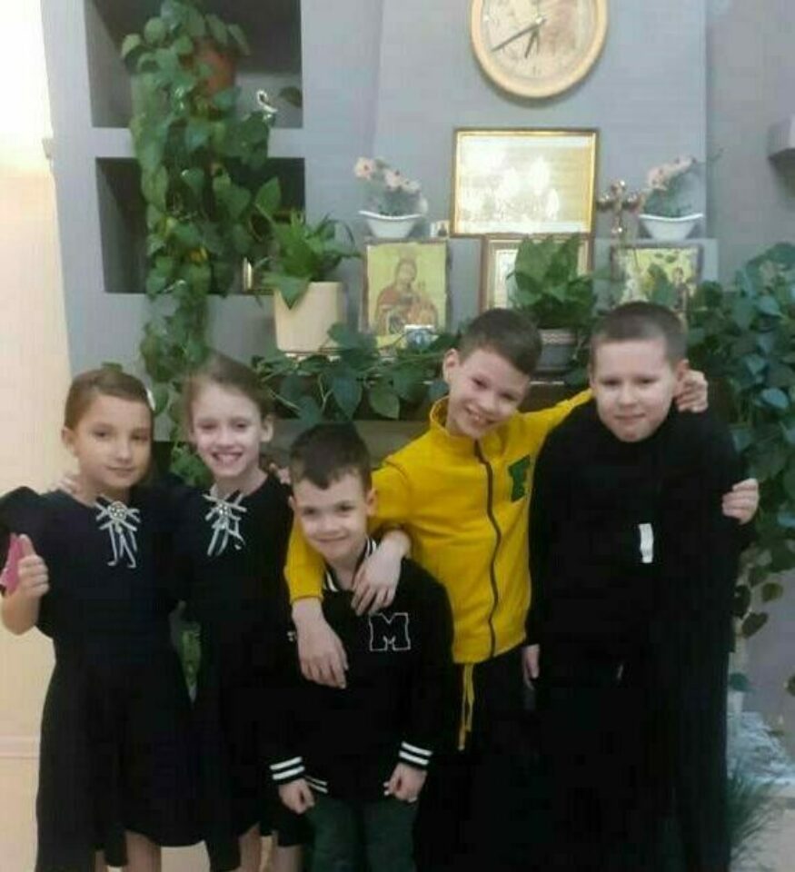 Теплые и нарядные подарки для воспитанников Социального центра «Надежда» при Троицком храме г. Коломна — фото 5